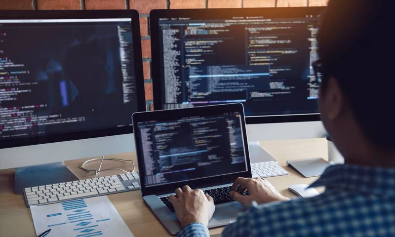 数据科学选型:R与Python如何赋能新巴尔虎右旗网站建设?